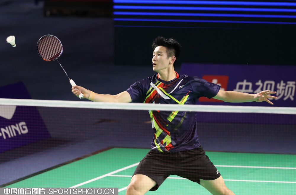 在这个足球 在这个足球